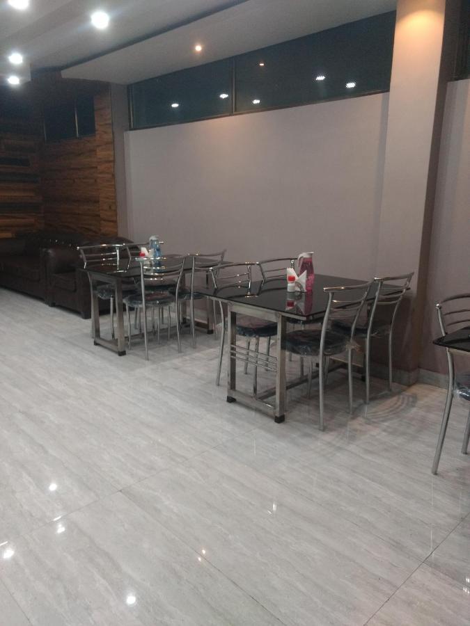 Woodland Lodge And Restaurant Guwahati Zewnętrze zdjęcie